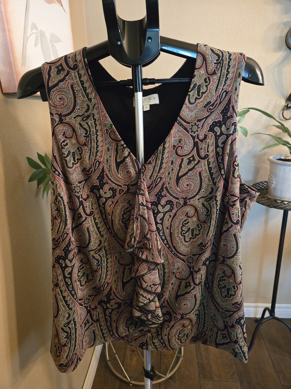 Laura PLUS Paisley Ruffle V-Neck Women's Top